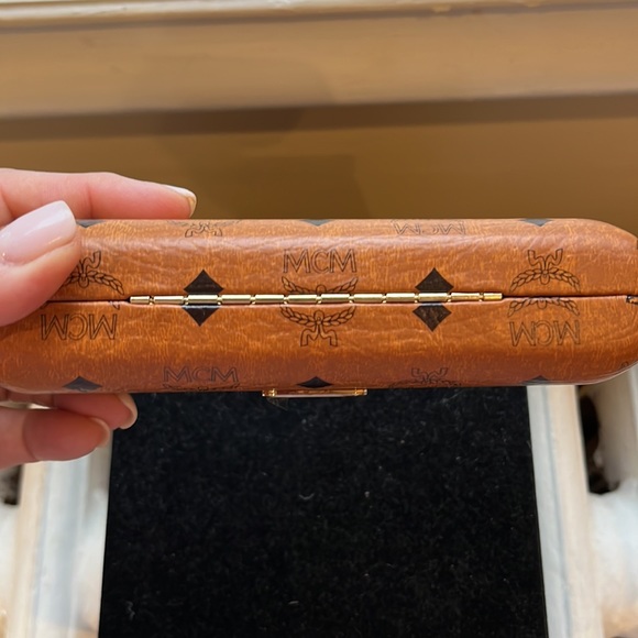 MCM - Picture 5 of 6